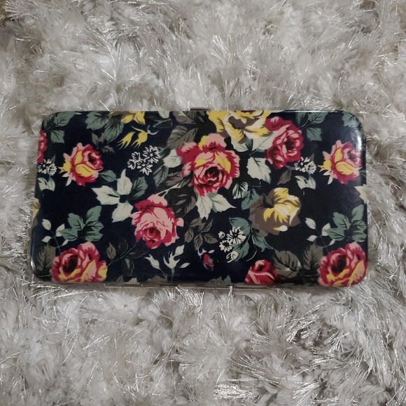 BlackPoppy / Charming Charlie Floral Wallet and Coin Pouch Set - Picture 2 of 12